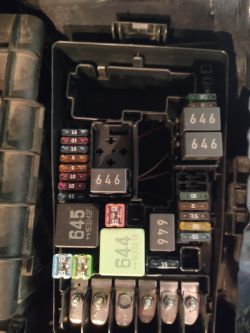 VW GOLF 7 - bezpieczniki w skrzynce różnia sie od schematu