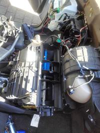 Citroen C5 2005 - lokalizacja śrub do demontażu deski rozdzielczej