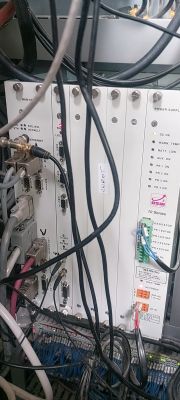 Panel sterowania z przewodami w frezarce sterowanej Osai seria 10.