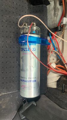 CarAudio Kondensator? - Wzmacniacz dostaje za mało prądu przy podłączeniu głośni