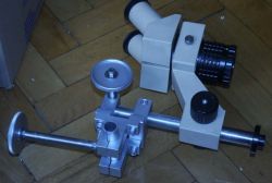 Statyw do mikroskopu optycznego