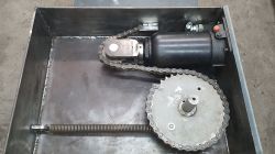 Hydraulische Rohrbiegemaschine - Kettenmechanismus Hydraulische Rohrbiegemaschine mit sichtbarem Kettenmechanismus.