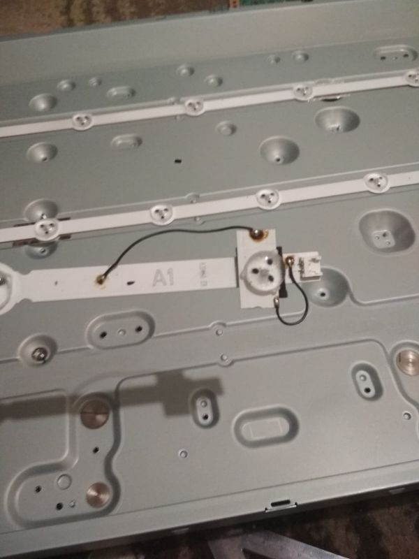 LG 32LN540B - Brak podświetlenia LED, matryca działa po oświetleniu