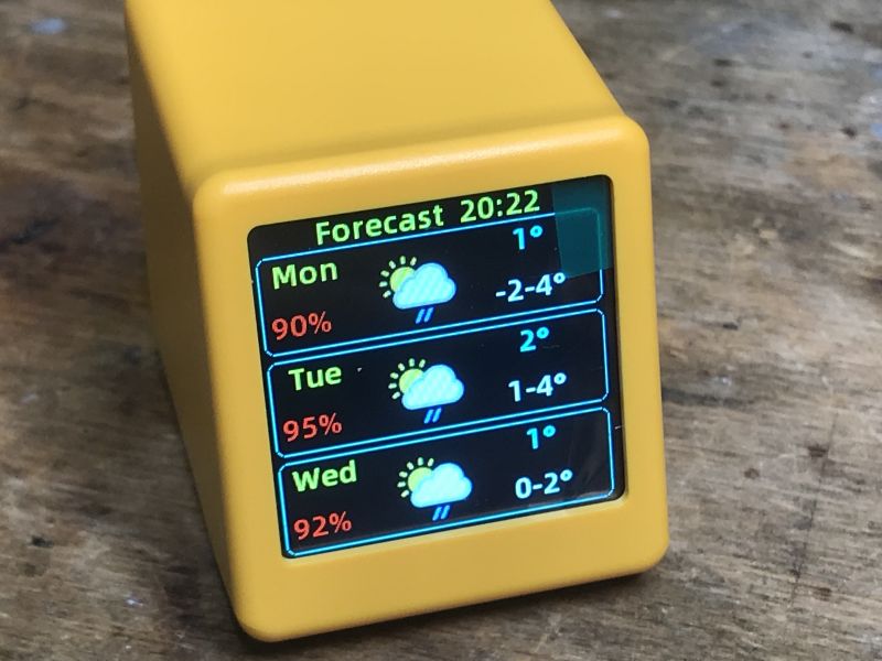 Wetteranzeige auf dem SmallTV-Ultra-Gerät Kleines elektronisches Gerät mit Wetteranzeige.