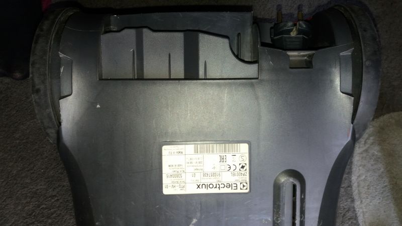 Odkurzacz Electrolux ZP4001EL jak zdemontowć obudowę?