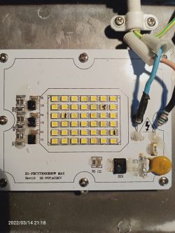 Regulacja natężenia światła w naświetlaczu LED 230V/50W - jak zmniejszyć moc oświetlenia?