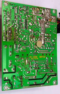 Płytka PCB zasilacza RC-368B Rev: 3.2 z widocznymi ścieżkami i polami lutowniczymi