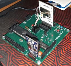 Gotowy projekt elektroniczny z elementami przylutowanymi na zielonej płytce PCB.