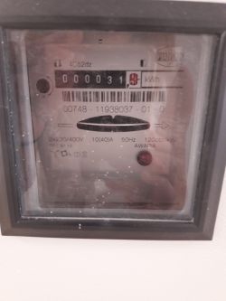 Za wysokie zużycie energii elektrycznej w wynajmowanym mieszkaniu od dewelopera
