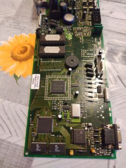 Jak naprawić wyświetlacz w wyważarce Tip Top po wymianie układu i kondensatorów?