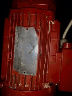 Silnik pobiera duży prąd przy pracy z falownikiem