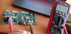Wieża Samsung MM E330D wyłącza się po kilkudziesięciu sek.