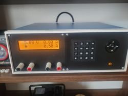 Zasilacz warsztatowy 30V / 10A, sterowany cyfrowo
