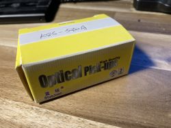 Żółte pudełko z napisem Optical Pick-ups, oznaczone jako model KSS-540A firmy BlueJoan