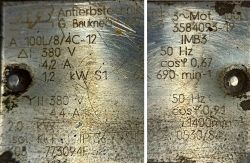 Tabliczka znamionowa silnika szlifierki taśmowej do krawędzi nart Antriebstechnik G. Bauknecht AG.