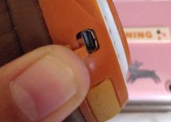 Jakie złącze ma słuchawki Skullcandy Double Agent do ładowania?