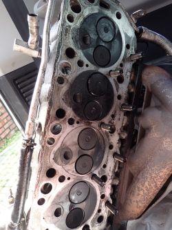 Pajero III 2,5 TD - Dziura w tłoku - zdjęcia. Jaka Przyczyna? Pajero III 2,5 TD - Dziura w tłoku - zdjęcia. Jaka Przyczyna?