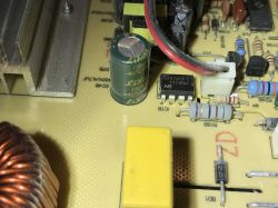 Wnętrze płyty indukcyjnej SilverCrest SDI 3500 B3, wykorzystanie części ze środka do DIY