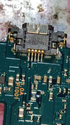 Brak ładowania i wykrywania konsoli PSP-3004 przez port mini USB - podejrzane bezpieczniki