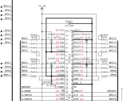 Fragment schematu elektronicznego z oznaczeniami pinów i napięć układu scalonego.
