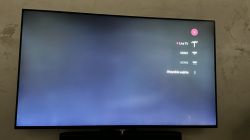 Ekran telewizora z wyświetlonym menu wyboru źródeł sygnału, na którym zaznaczone są Live TV, HDMI1 i HDMI4.