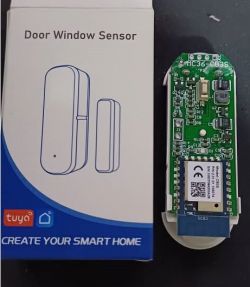 TUYA BK7231N Door and Window Sensor with Open Casing TUYA BK7231N door and window sensor with open casing