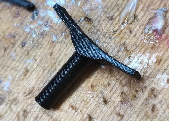 Print-experiment - repairing a workshop light, replacing a metal component