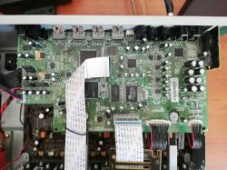 Denon AVR-1513 nie reaguje po zwarciu pinów na płycie zasilacza