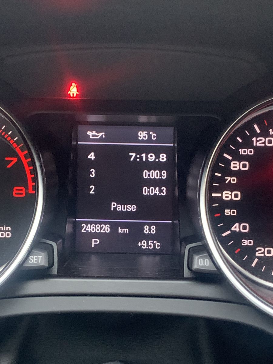 Audi a5 3.2 FSI CALA Niewłaściwy odczyt temperatury oleju.