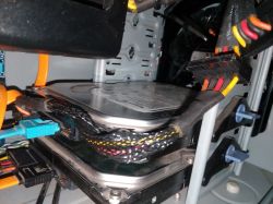 Jak poprawić chłodzenie AMD Radeon HD 5850 w obudowie z ograniczoną przestrzenią?