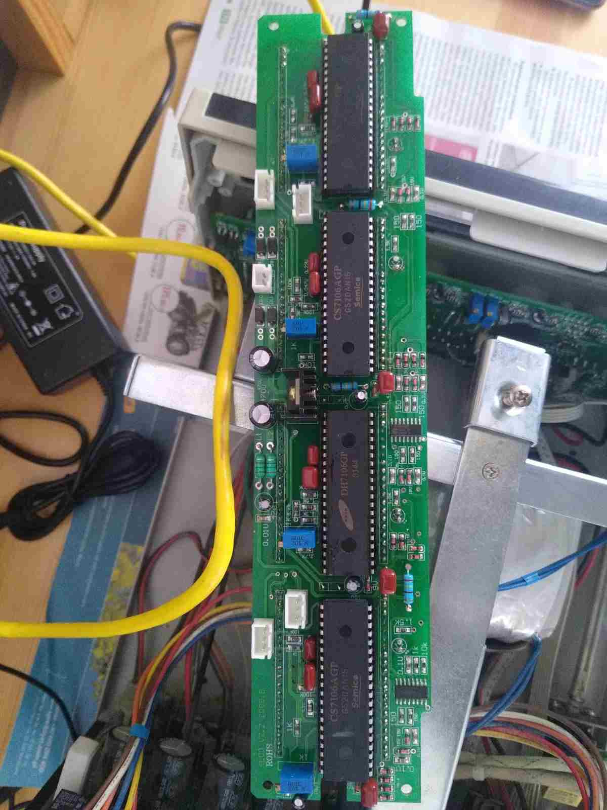 ICL7106 w zasilaczu czterokanałowym zapalił wszystkie segmenty wyświetlacza