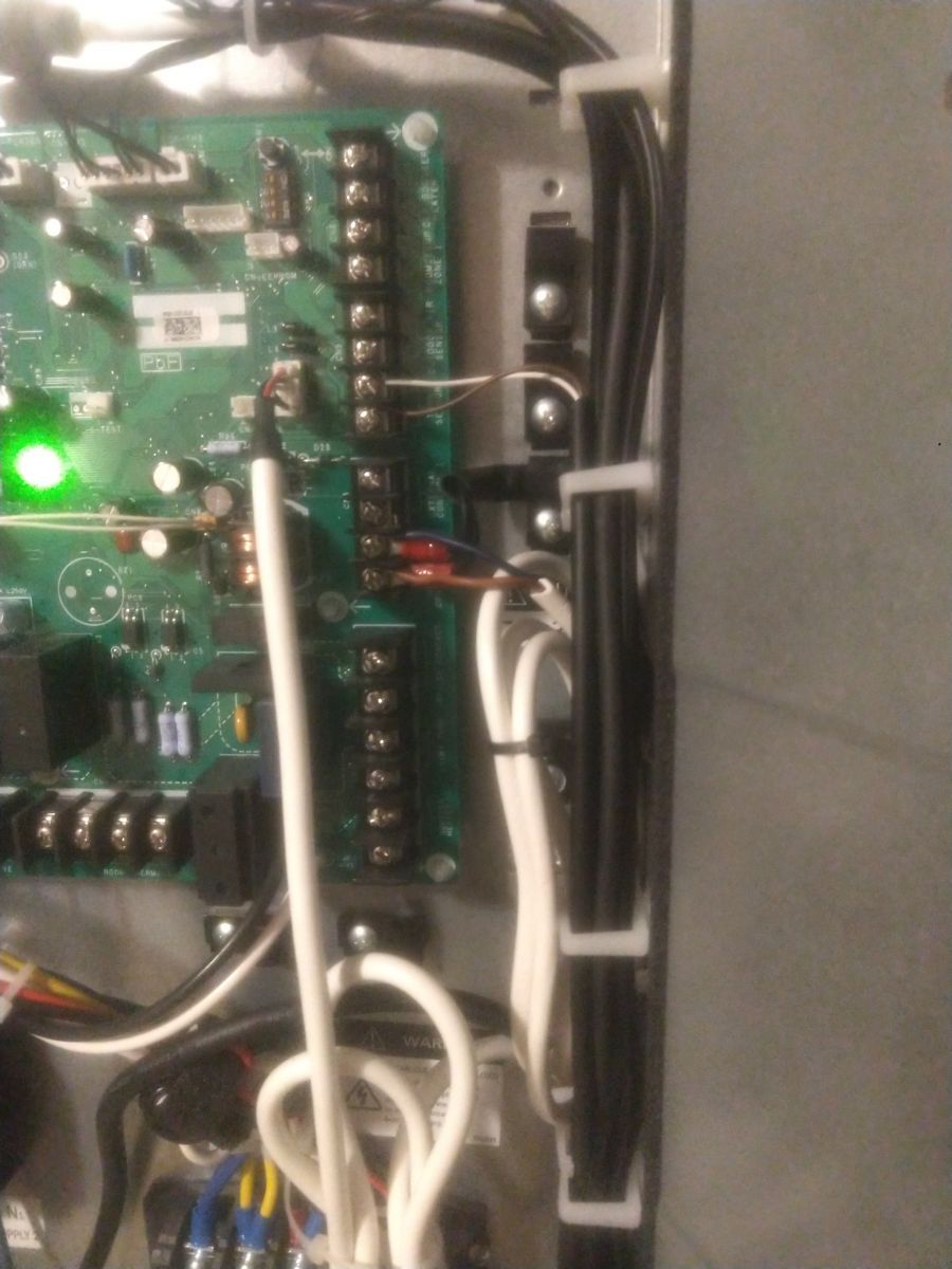 Pompa ciepła Panasonic WH-UX09HE8 - jak podłączyć termostat pokojowy Salus?