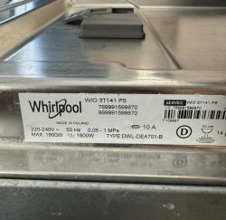 Tabliczka znamionowa zmywarki Whirlpool z modelami i danymi technicznymi