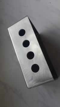 Prosty zasilacz do efektów gitarowych. Prosty zasilacz do efektów gitarowych.