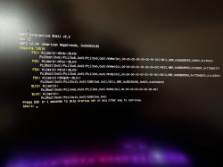 Ekran z interfejsem UEFI Interactive Shell v2.2 pokazujący tabelę mapowania dysków i komunikat o błędzie.