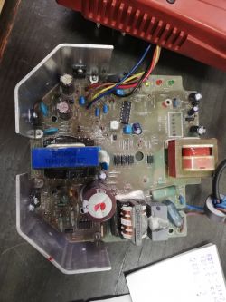 Identyfikacja elementu na płycie ładowarki Hilti C7/24 [QDTS...]
