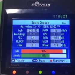 Ekran miernika sygnału satelitarnego z parametrami Hotbird 13E i siłą sygnału 92%
