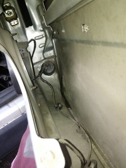 Astra G 99r X16XEL kombi - Jak rozebrać i wyjąć gniazdko wiązki drzwi tylnych?