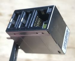 Wnętrze gniazd RJ45 ze zintegrowanym transformatorem sygnałowym Wnętrze gniazd RJ45 ze zintegrowanym transformatorem sygnałowym
