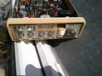 Jak odblokować dodatkowe kanały AM w radiu Pace 8015 z 1977 roku?