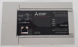 Wnętrze sterownika PLC MELSCEC iQ-F FX5U Wnętrze sterownika PLC MELSCEC iQ-F FX5U