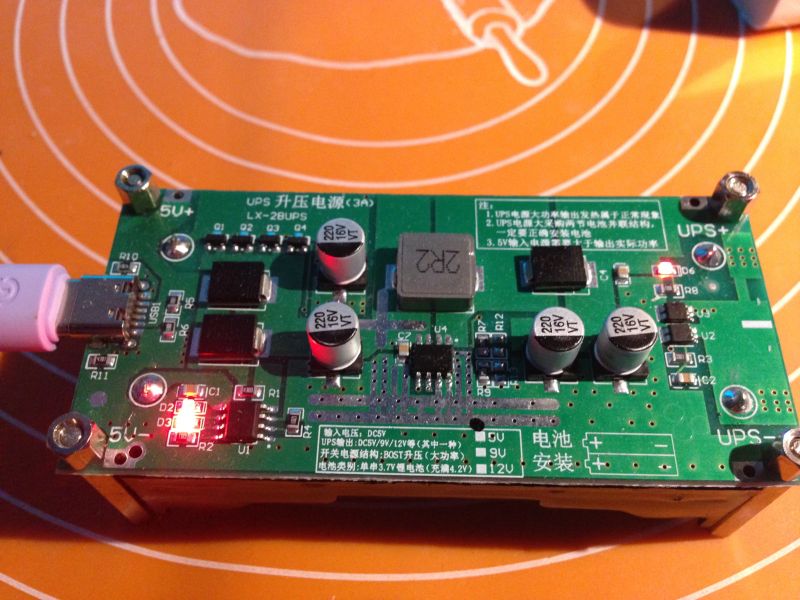 UPS wersja 2 - 5V 2A dla 9V 1,6A a dla 12V 1,2A na akumulatorki 2x18650