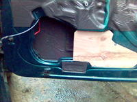 Głośniki w boczkach. Dlaczego to nie gra?