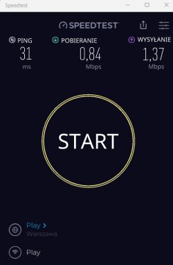 Zrzut ekranu testu prędkości dla sieci Play z wynikami: ping 31 ms, pobieranie 0,84 Mbps, wysyłanie 1,37 Mbps.