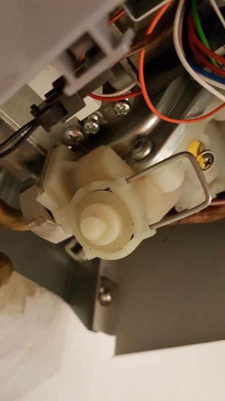Junkers WDRP 11-2 Water Filter: How to Reinsert the Spring Pin without Damage