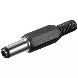 Długi wtyk DC z czarną plastikową obudową i metalową końcówką 5,5 × 2,1 mm