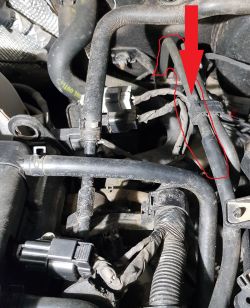 Samochód Hyundai i30CW 1.4 - Pogryziony przewód w komorze silnika