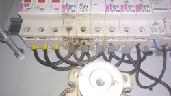 Zdjęcia najlepszych i najgorszych instalacji elektrycznych.