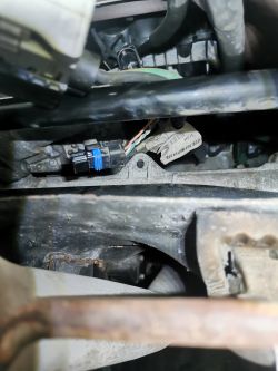 Brak wspomagania w Peugeot 207: napięcie 0V, 0A, błąd P0606, BSI czy sterownik pompy?