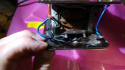 Naprawa pastucha Widonia - identyfikacja nieznanego elementu z oderwanym drucikiem